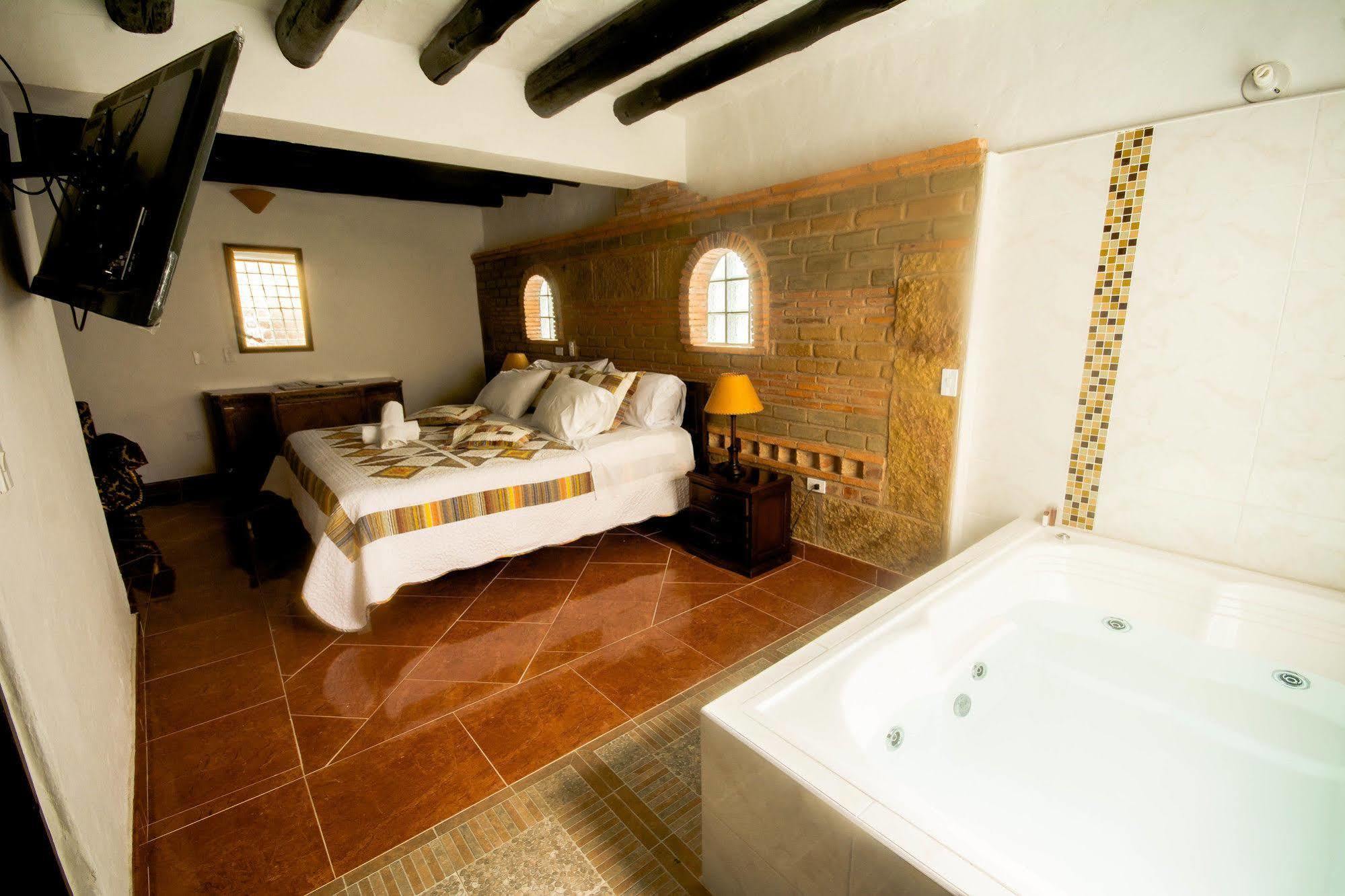 Hotel Los Frayles 莱瓦镇 外观 照片